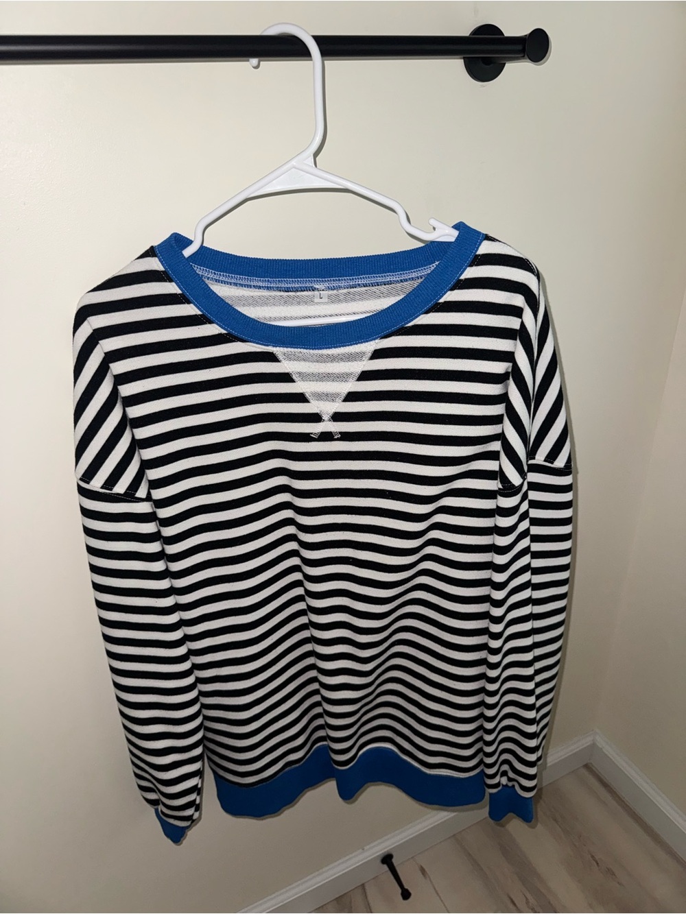 Women’s Striped Black & White Crewneck W Blue Detail
